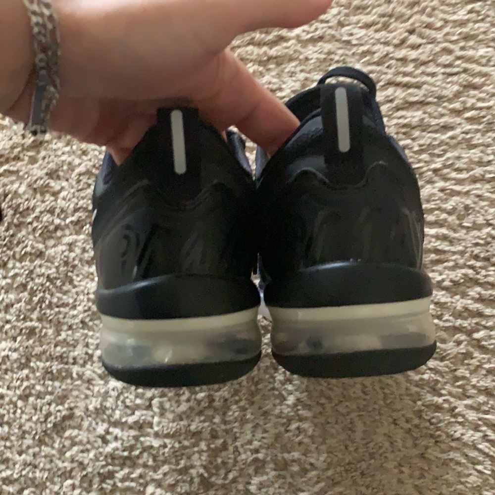 Nike Black and White Low-Top Athletic Sneakers - Picture 4 of 12